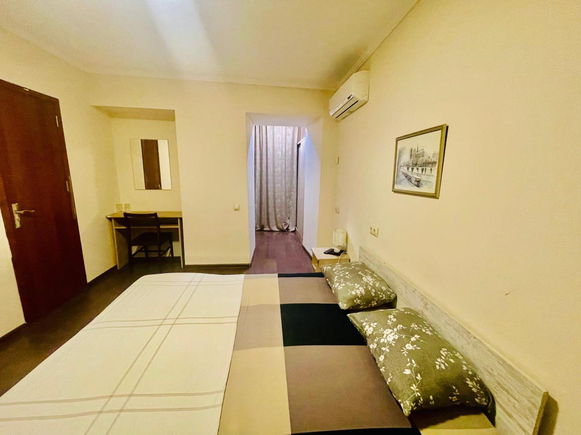 Hotel Klarastan Bon Voyage Tbilisi Exterior photo