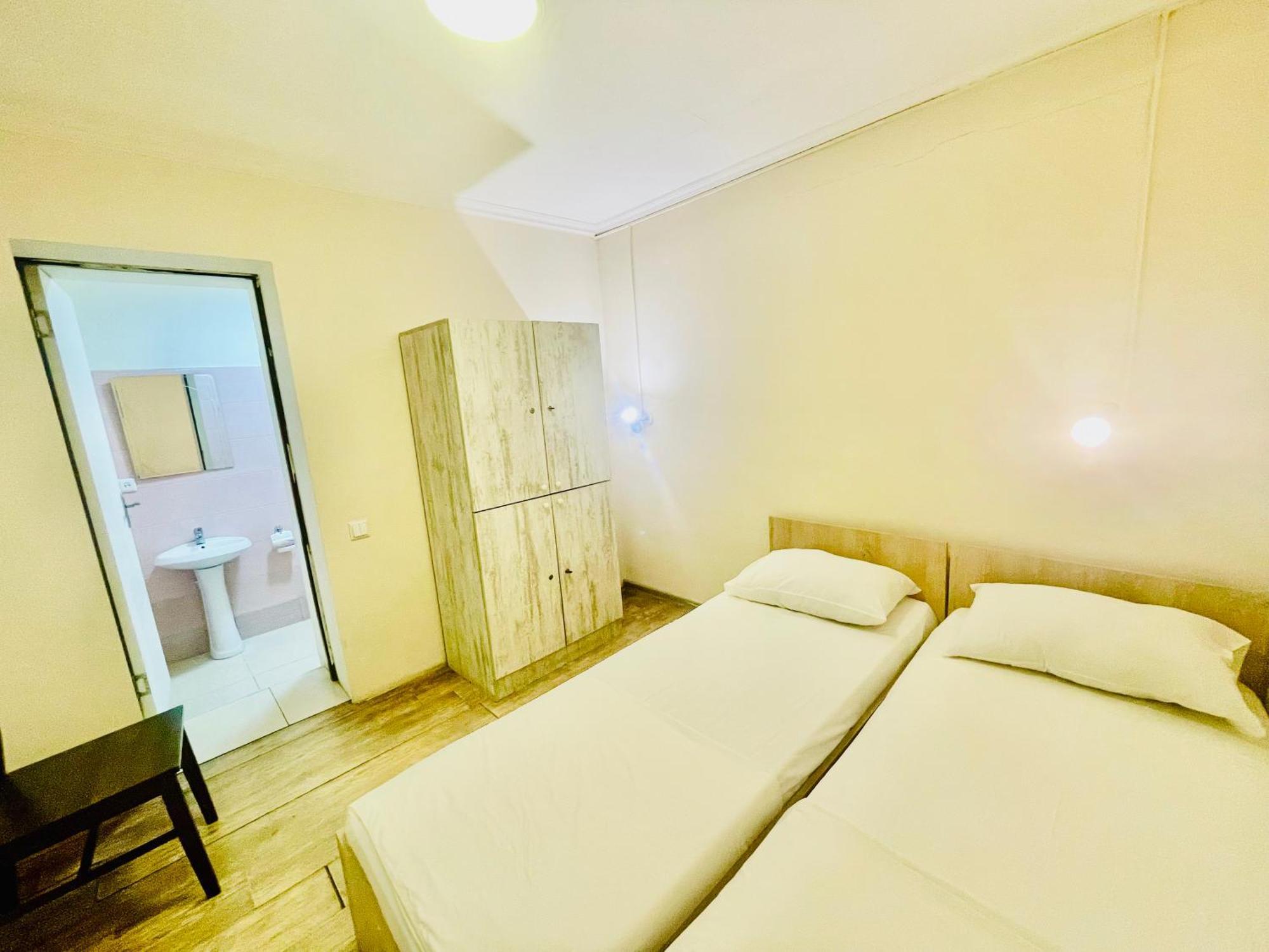 Hotel Klarastan Bon Voyage Tbilisi Exterior photo